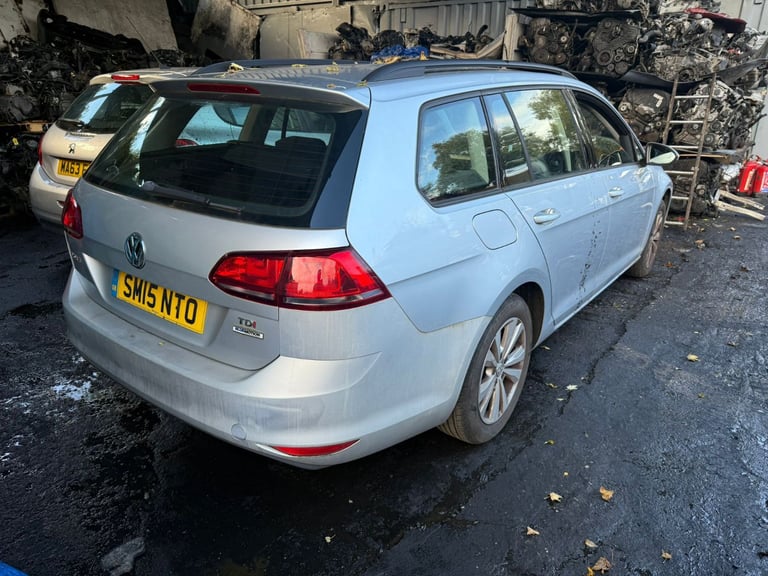 VW GOLF 2015 1.6 DIESEL BREAKING FOR PARTS