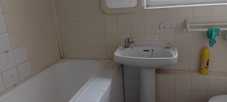 Spacious one bed flat with good privacy and grand view of London