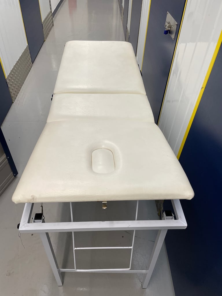 Beauty/massage beds