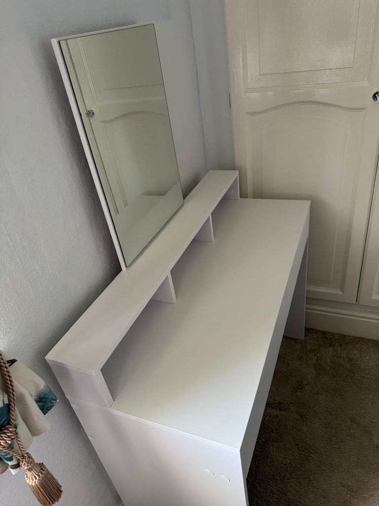 New  VASAGLE Modern Makeup Vanity Dressing Table 