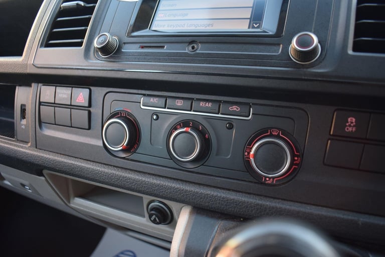 2019 Volkswagen Transporter Shuttle 2.0 TDI BlueMotion Tech S FWD SWB Euro 6 (s/s) 5dr MPV Diesel...