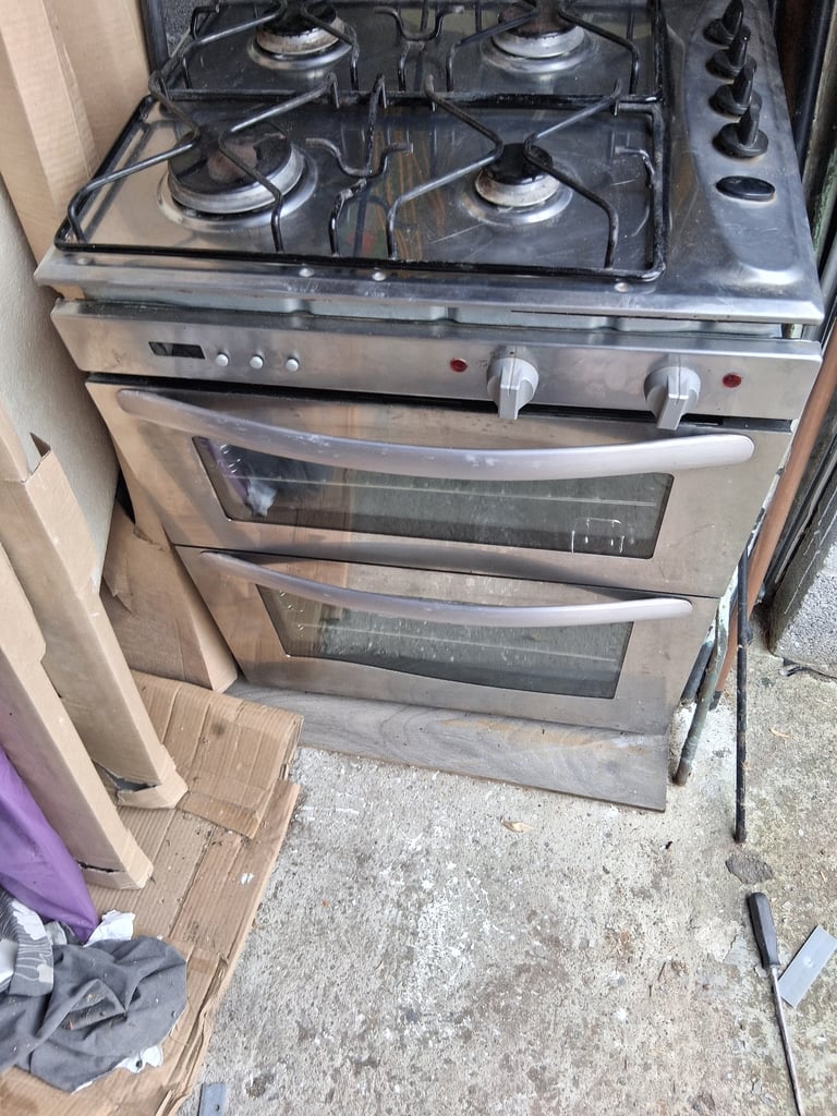 Whirlpool gas hob and double electric oven