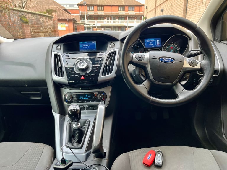 Ford, FOCUS, Hatchback, 2011, Manual, 1560 (cc), 5 doors
