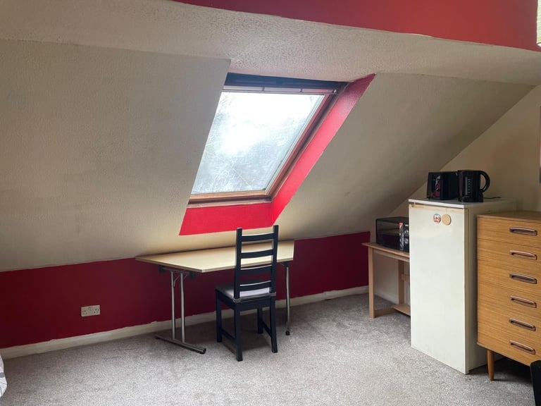 Two Newly Refurbished Rooms in Clean, Quiet Home – Ideal for Students or Professionals