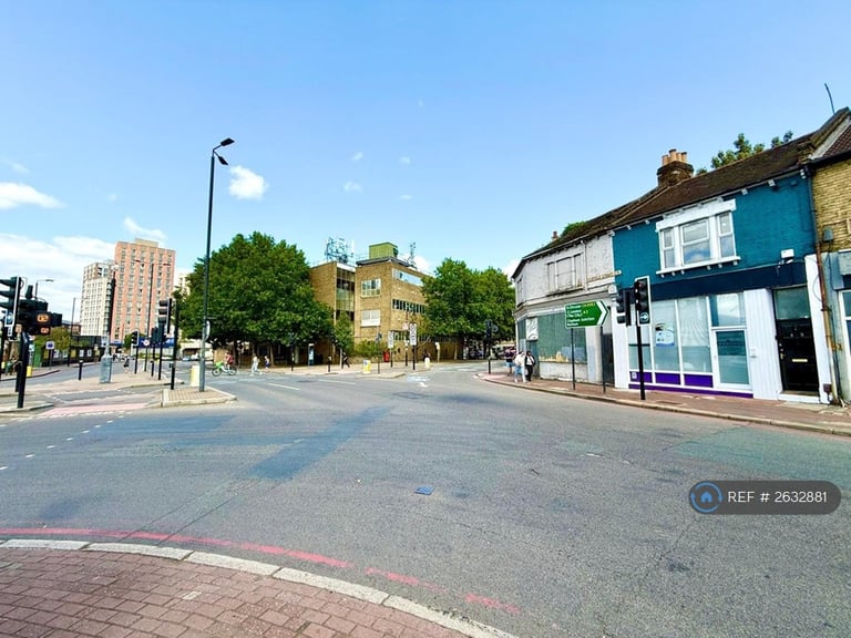 1 bedroom flat in Fairfield Street, London, SW18 (1 bed) (#2632881)