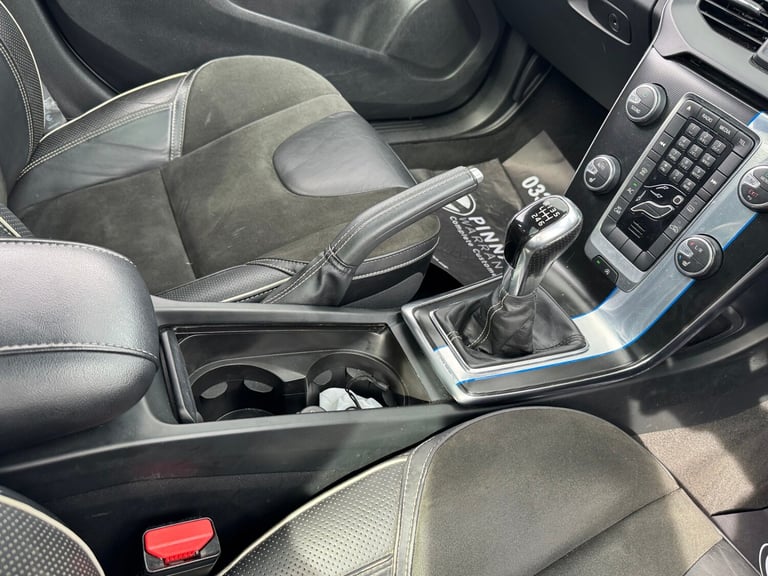 2015 Volvo V40 T2 R DESIGN 5dr ULEZ HATCHBACK Petrol Manual