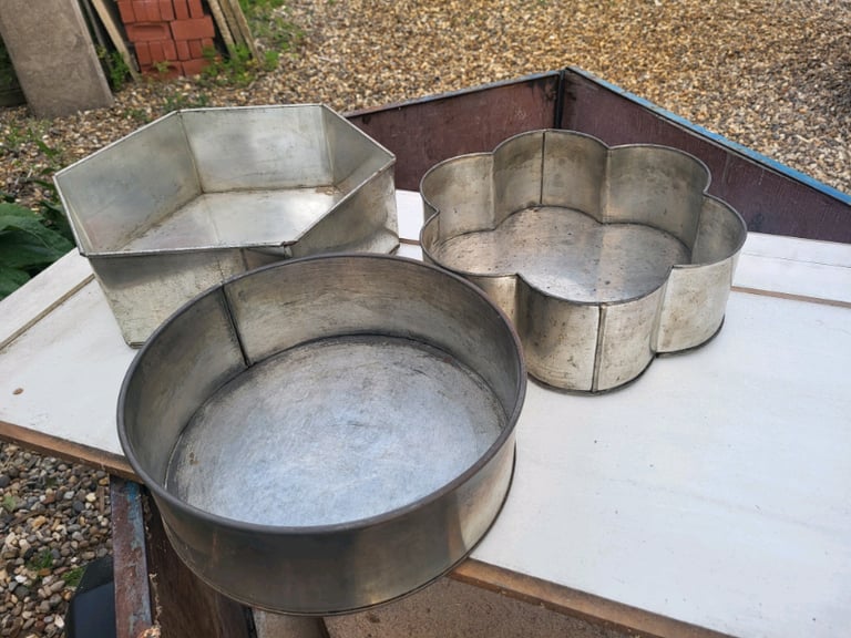 Cake tins hotsell for sale