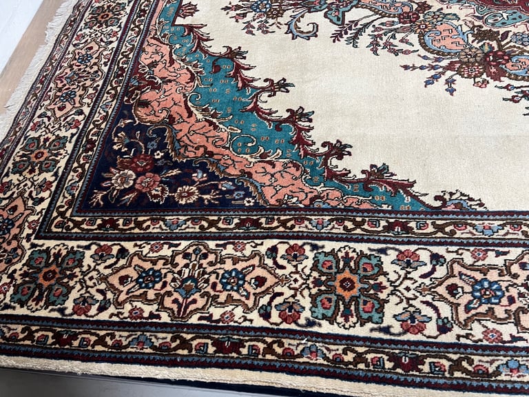 Persian handmade wool rug 300x415cm