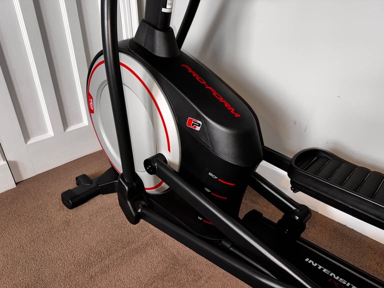 Cross Trainer - ProForm Endurance 720E Elliptical Trainer