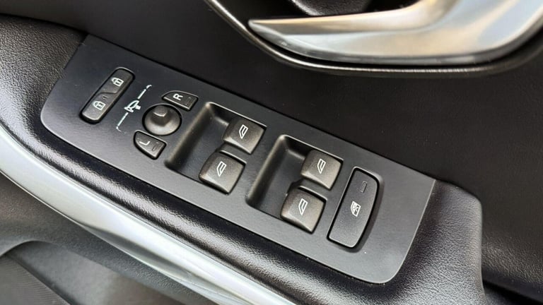 2017 Volvo V40 2.0 D2 R-Design Nav Plus Auto Euro 6 (s/s) 5dr Hatchback Diesel Automatic