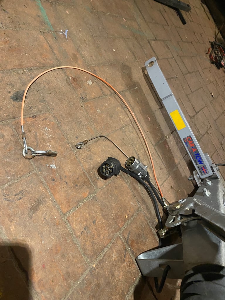  A CAR TO TOW behind a motor home tow bar fitting included 