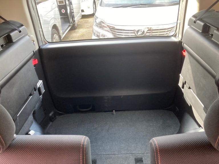 2010 Nissan Serena 2.0 PETROL AUTOMATIC 8 SEATER VERY LOW MILES ULEZ COMPLIANT