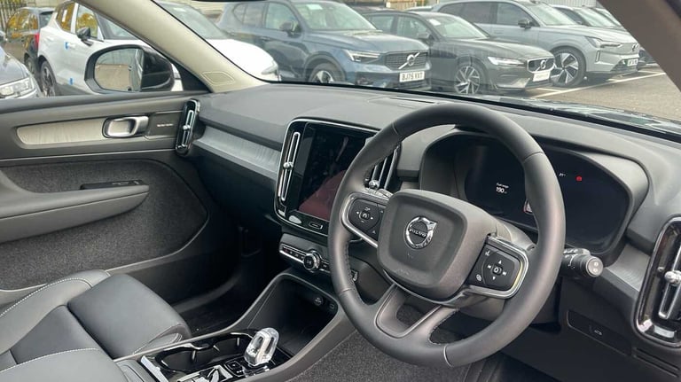 2025 Volvo XC40 2.0 B4P Ultra Dark 5dr Auto SUV Petrol Automatic