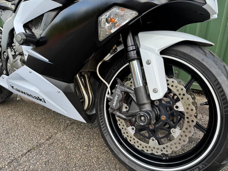 Kawasaki ZX6R 636 White and Black 23k Austin Racing Full System 2013 