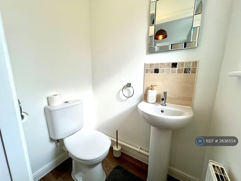 3 bedroom house in Admiral Way, Leamington Spa, CV31 (3 bed) (#2636554)