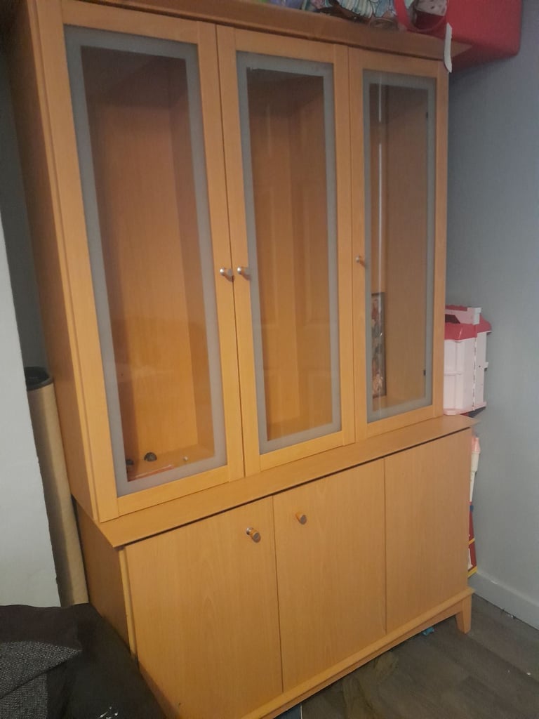Cabinet and corner unit 