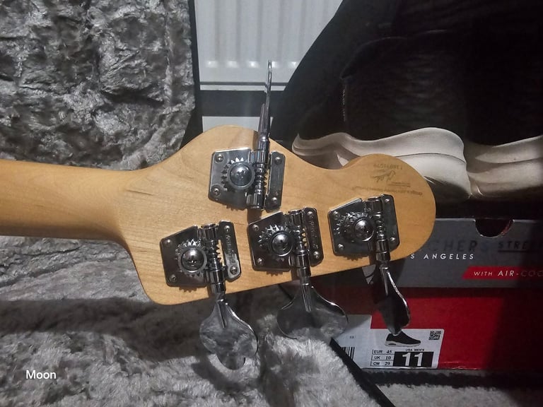 Vintage v96 bass