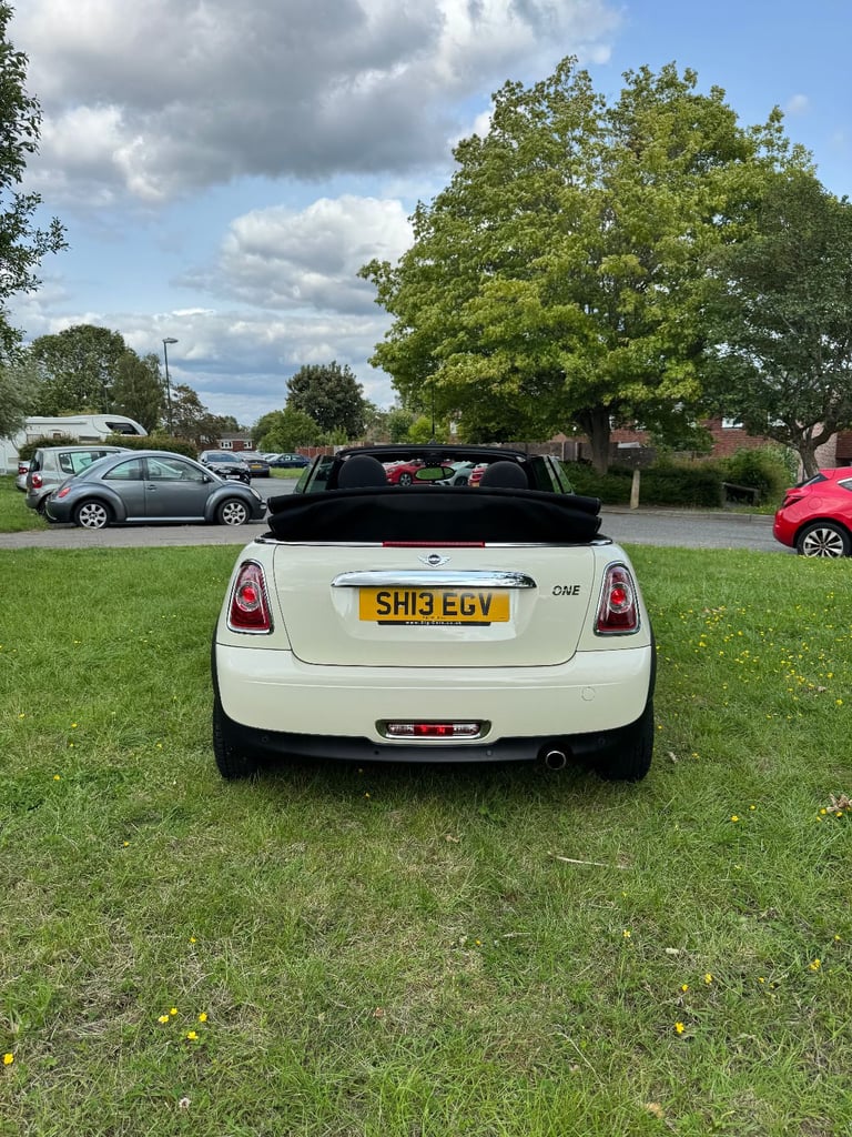 Mini, CONVERTIBLE, Convertible, 2013, Manual, 1598 (cc), 2 doors