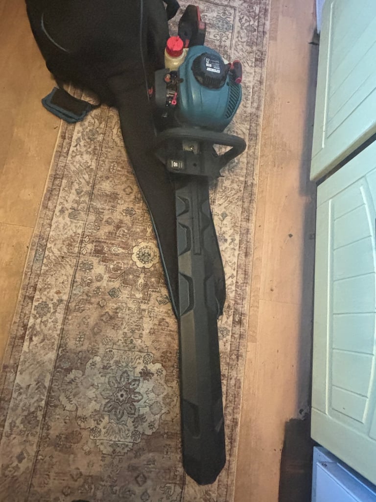 ERBAUER EHTP22 69cm. 22.2cc Hedge Trimmer, Petrol