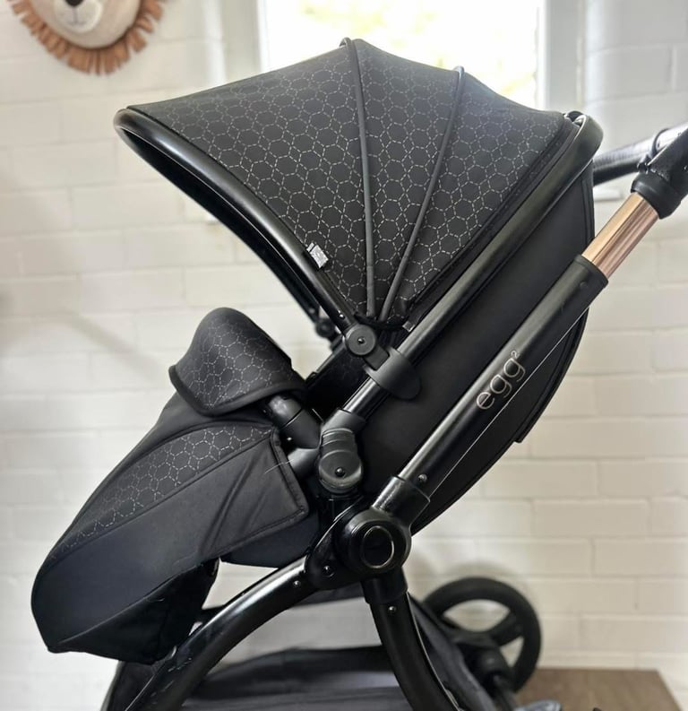 Egg2 Luxury pushchair and Shell I-size car seat special edition bundle in black Geo