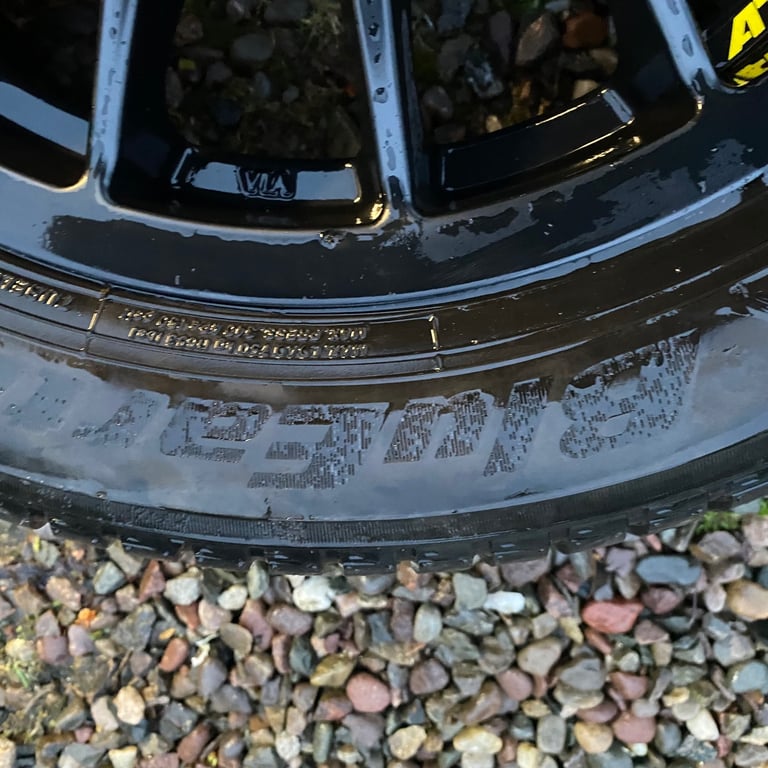 Set of 4 alloy wheels and winter tyres 