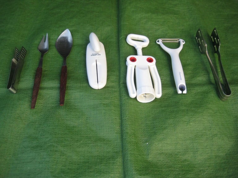 image for 7 Mainly Brand New and Handy Kitchen Utensils for £10.00