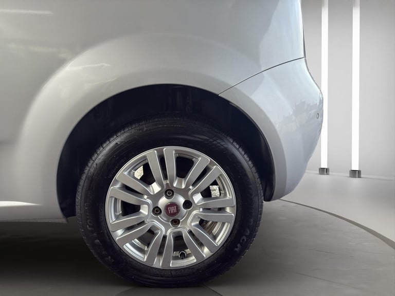 2013 Fiat Punto 1.4 Easy 3dr HATCHBACK Petrol Manual