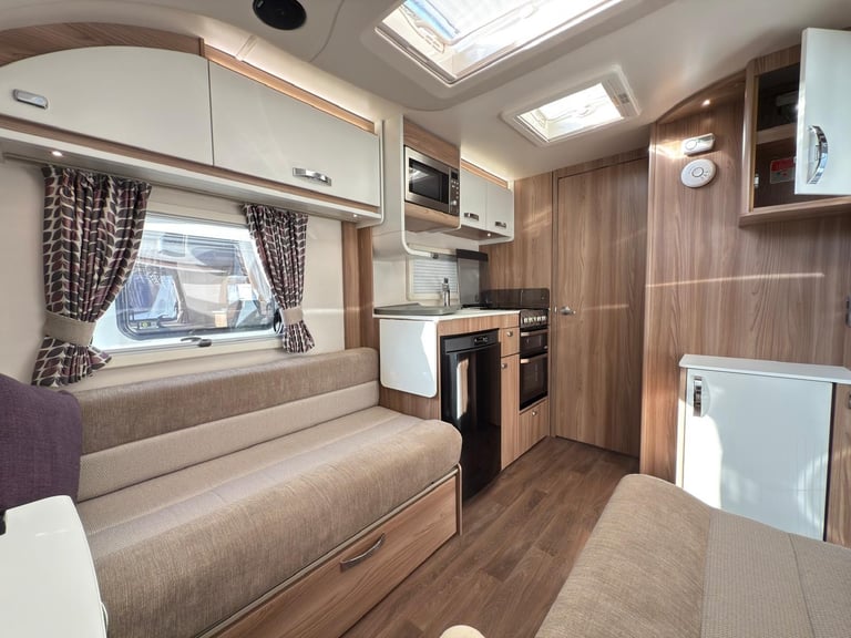 2018 Swift Freestyle EB, 4 berth with rear island bed, centre washroom, 