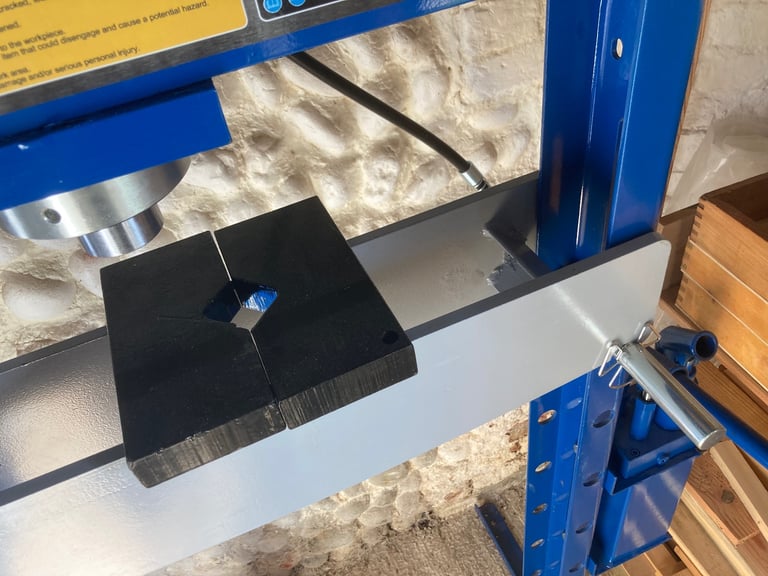 Almost new 20 ton Hydraulic Press for sale