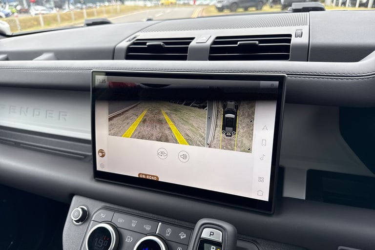 2025 Land Rover Defender 110 3.0 D250 MHEV X-Dynamic SE Auto 4WD Euro 6 (s/s) 5dr SUV Automatic