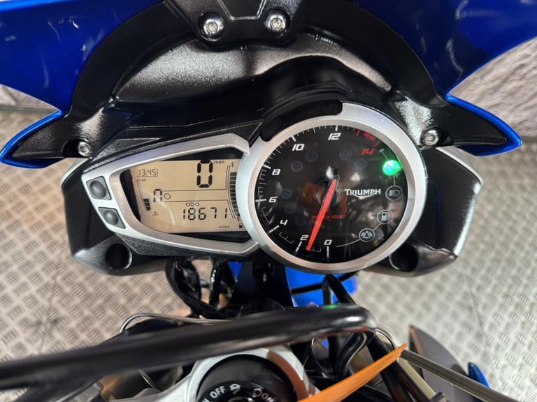 TRIUMPH STREET TRIPLE 675 2013