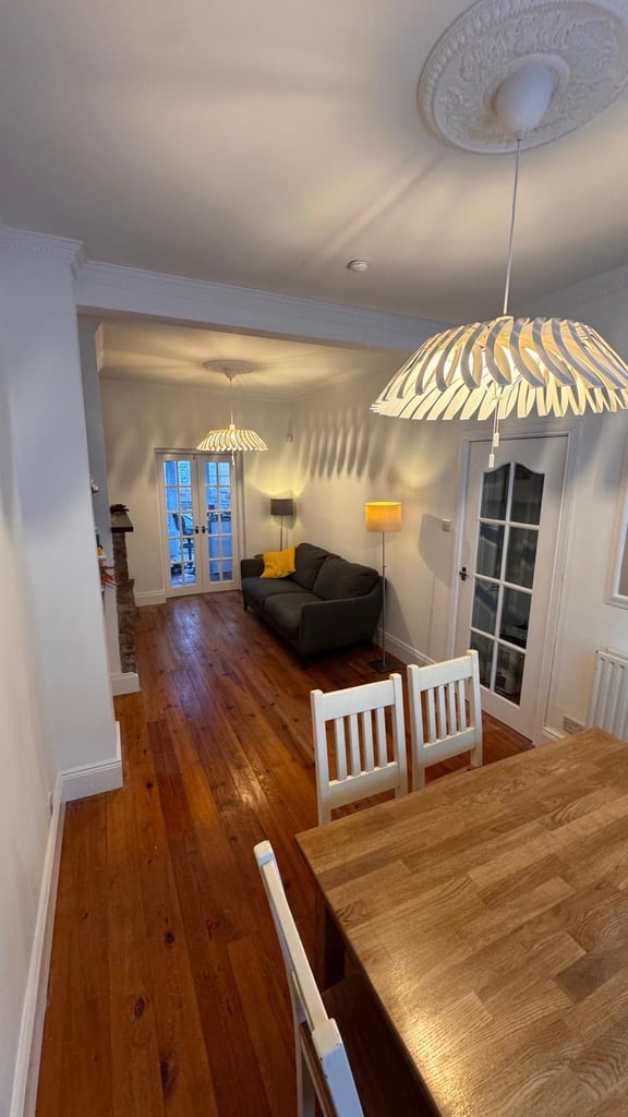 Newly renovated 2-Bedroom terraced home near City Center 