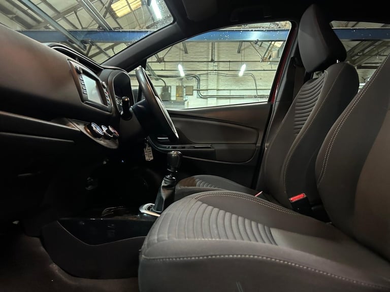 2018 Toyota Yaris 1.5 VVT-i Grey Bi-Tone Euro 6 5dr HATCHBACK Petrol Manual