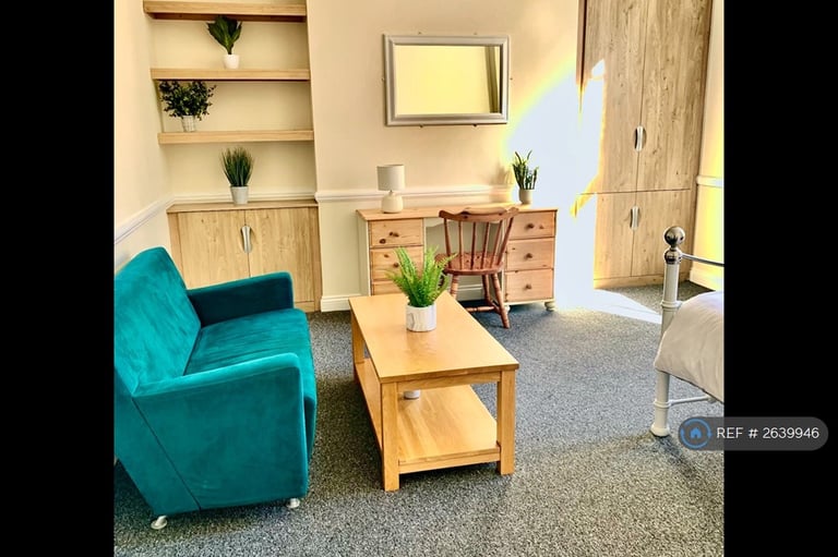 3 bedroom flat in Digby Chambers, Bournemouth, BH1 (3 bed) (#2639946)