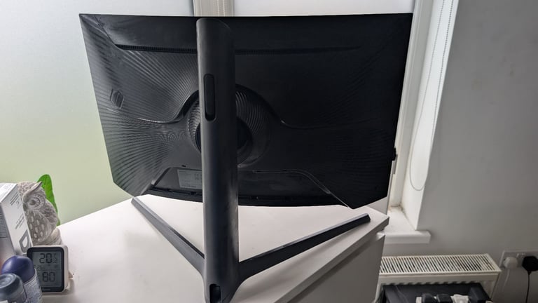 Samsung Odyssey G7 27" QHD 240Hz Curved Gaming Monitor