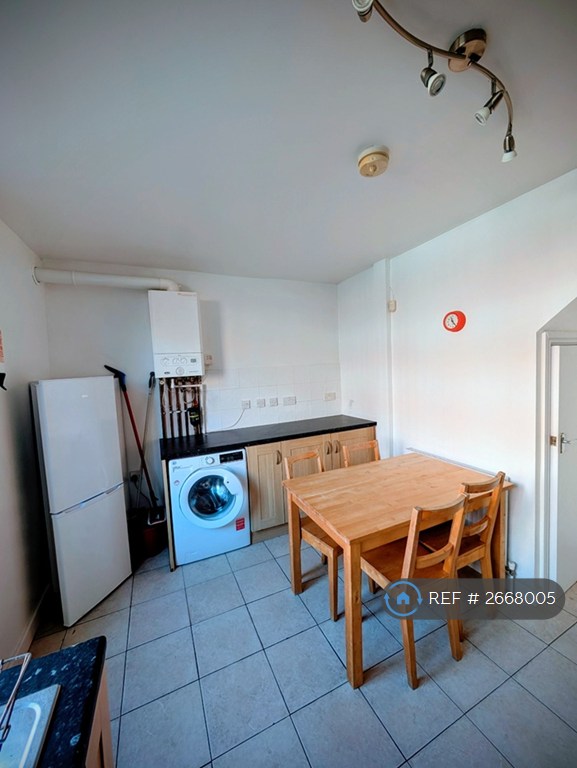 2 bedroom house in Manor Avenue, Leeds, LS6 (2 bed) (#2668005)