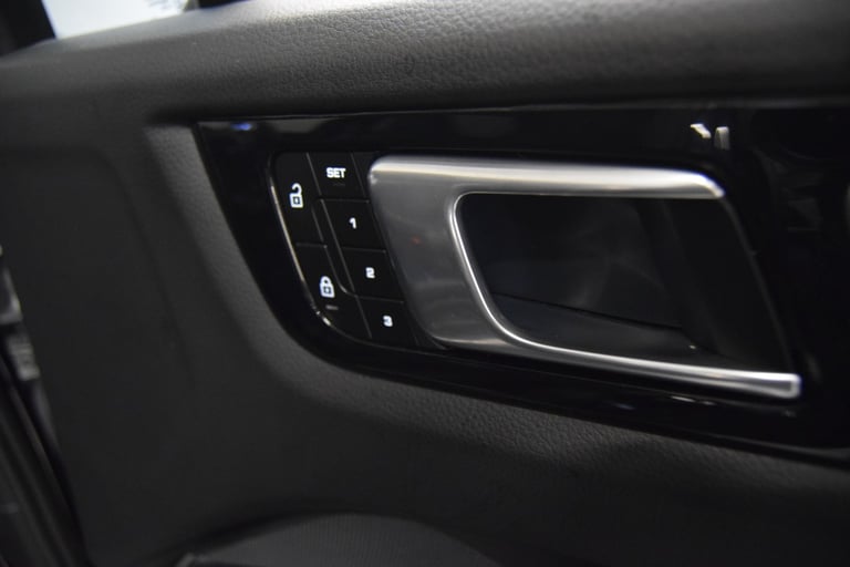 PORSCHE CAYENNE 3.0 V6 E-Hybrid 17.9kWh Platinum Edition 2022