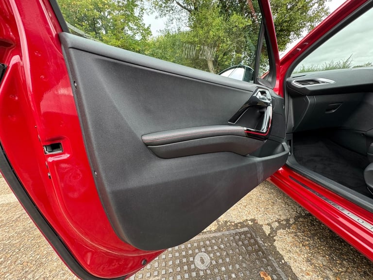 2016 Peugeot 208 1.2 Puretech Gt Line Hatchback HATCHBACK Petrol Manual