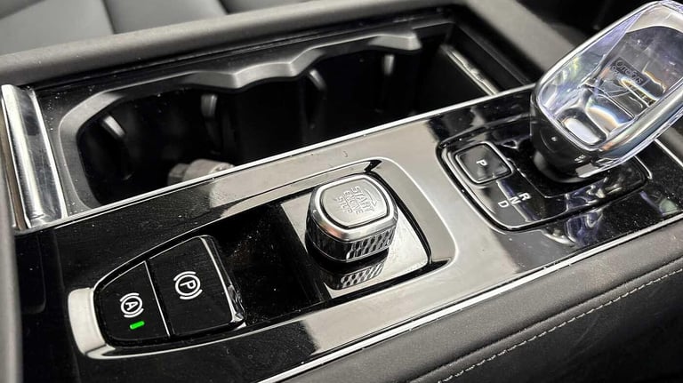 2025 Volvo XC90 Plus, T8 AWD Plug-in hybrid, Electric/Petrol, Dark, 7 Seats ESTATE Petrol/Electri...
