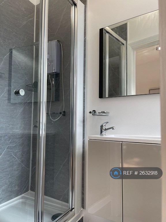 Studio flat in Grafton Road, London, NW5 (#2632918)