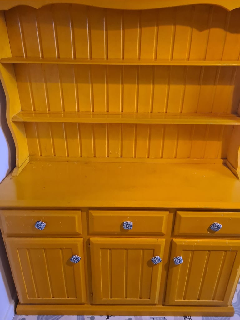Kitchen dresser - yellow