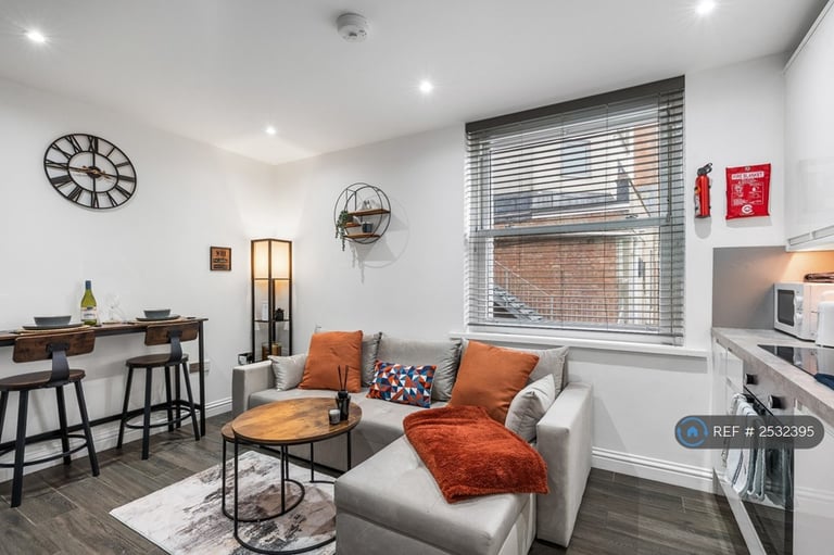 1 bedroom flat in Windsor Court, Brighton, BN1 (1 bed) (#2532395)