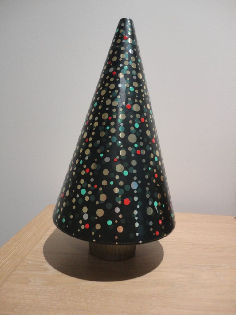 M&S Projection Tree with a Projecting Led Light – Switch at the top