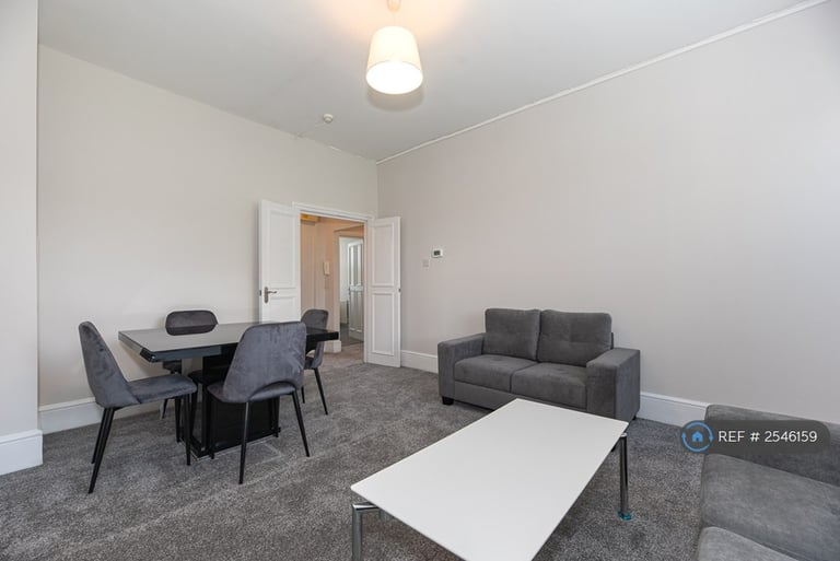 2 bedroom flat in West Cromwell Road, London, SW5 (2 bed) (#2546159)