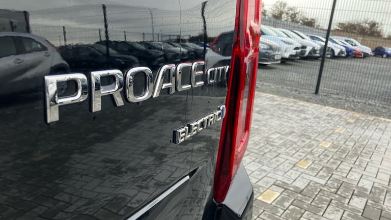 2025 Toyota PROACE CITY Verso 100kW Design L1 50kWh 5dr Auto Electric Estate Estate Electric Auto...