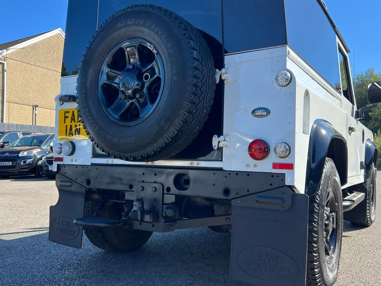 2014 Land Rover Defender 90 XS 2.2 TDCI **Masi Windows - 4 Seater - TentBox**