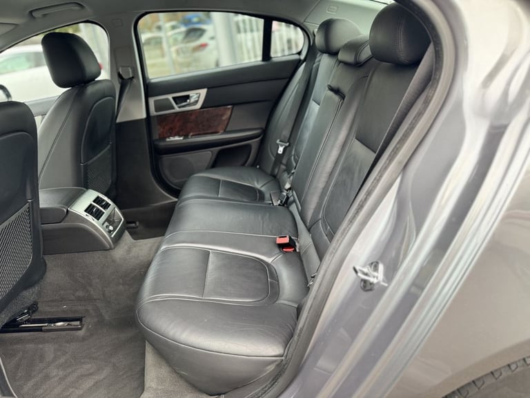 2012 Jaguar XF 3.0d V6 Luxury Saloon 4dr Diesel Auto Euro 5 (240 ps) Saloon Diesel Automatic