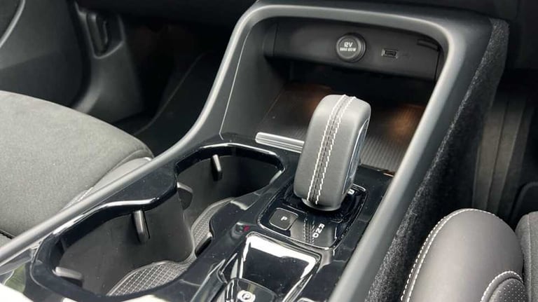 2019 Volvo XC40 2.0 T5 R DESIGN Pro 5dr AWD Geartronic SUV Petrol Automatic