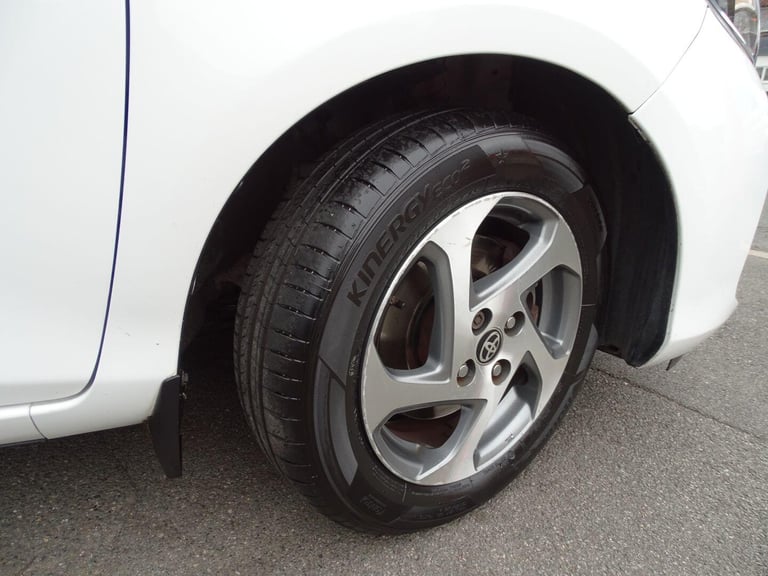 2015 Toyota Yaris 1.5 VVT-h Icon Hatchback 5dr Petrol Hybrid E-CVT Euro 6 (101 ps) HATCHBACK Petr...