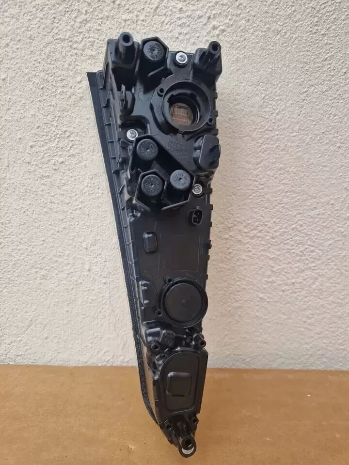 Toyota Prius 2016-2018 Rear Bottom Light Passenger Side (Import Only)